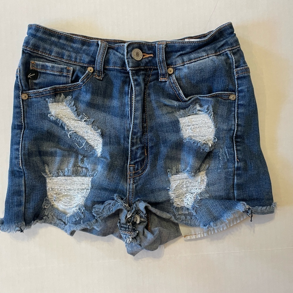 KanCan distressed denim cut-off jean shorts size small